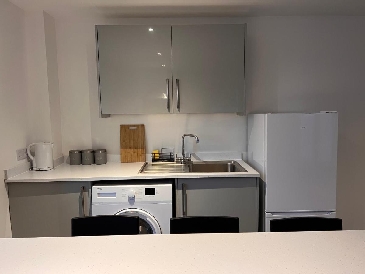 Superb Modern Flat In Northampton, Parking &Ev Apartment Bagian luar foto