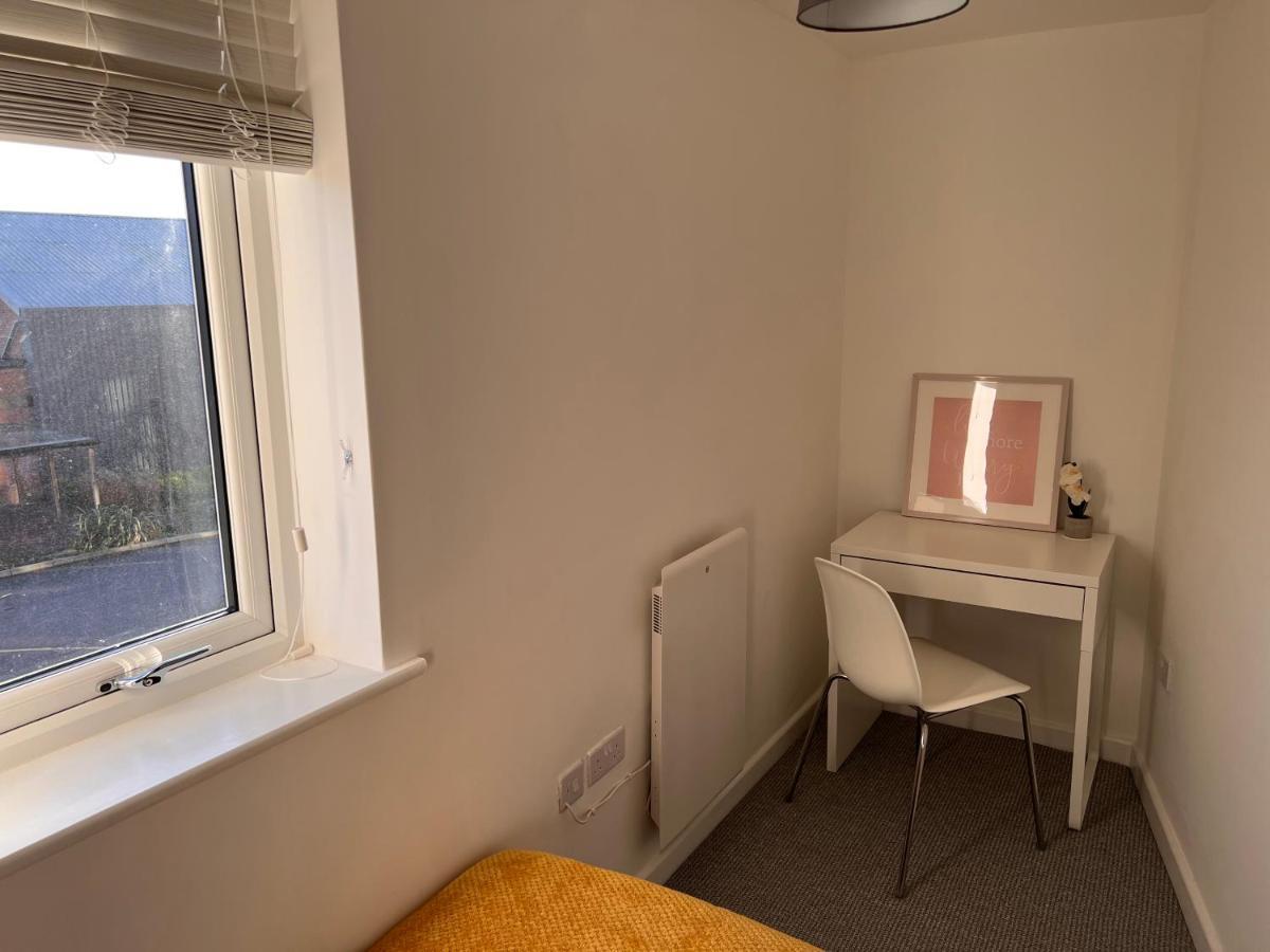 Superb Modern Flat In Northampton, Parking &Ev Apartment Bagian luar foto
