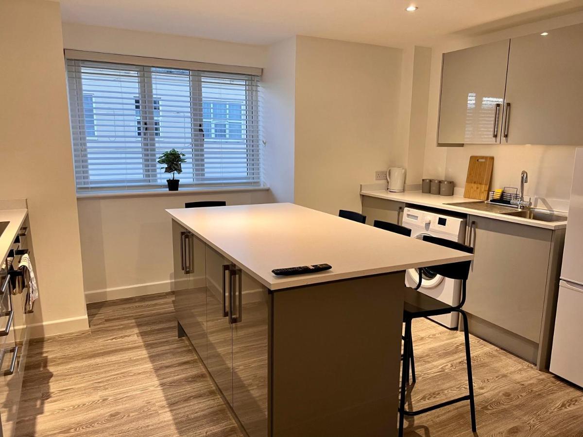 Superb Modern Flat In Northampton, Parking &Ev Apartment Bagian luar foto