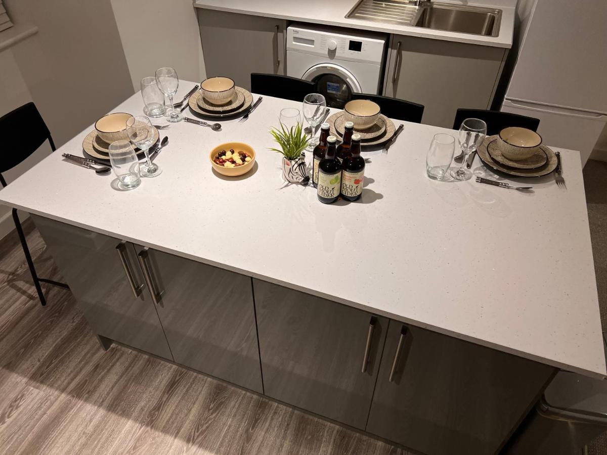Superb Modern Flat In Northampton, Parking &Ev Apartment Bagian luar foto