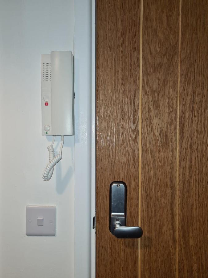 Superb Modern Flat In Northampton, Parking &Ev Apartment Bagian luar foto
