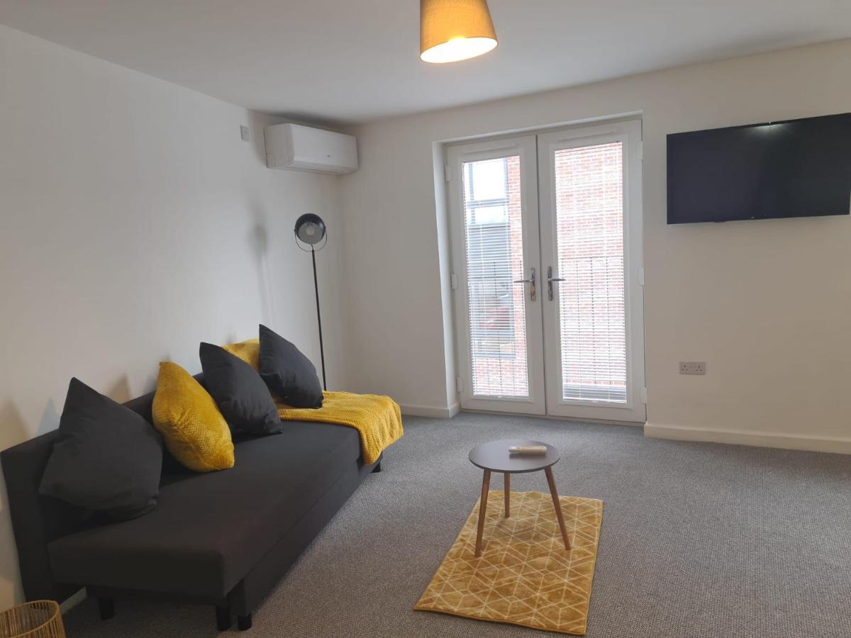 Superb Modern Flat In Northampton, Parking &Ev Apartment Bagian luar foto